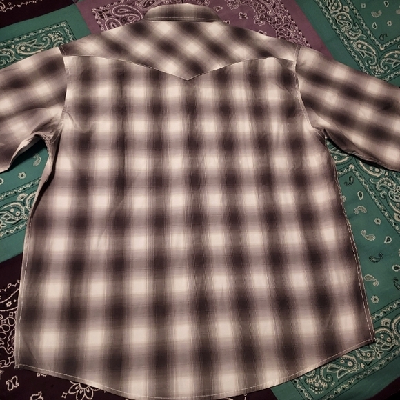 Men's long sleeve grey plaid snap up shirt - Picture 9 of 9